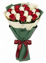 Букет Микс из красных и белых роз в Тамбовке