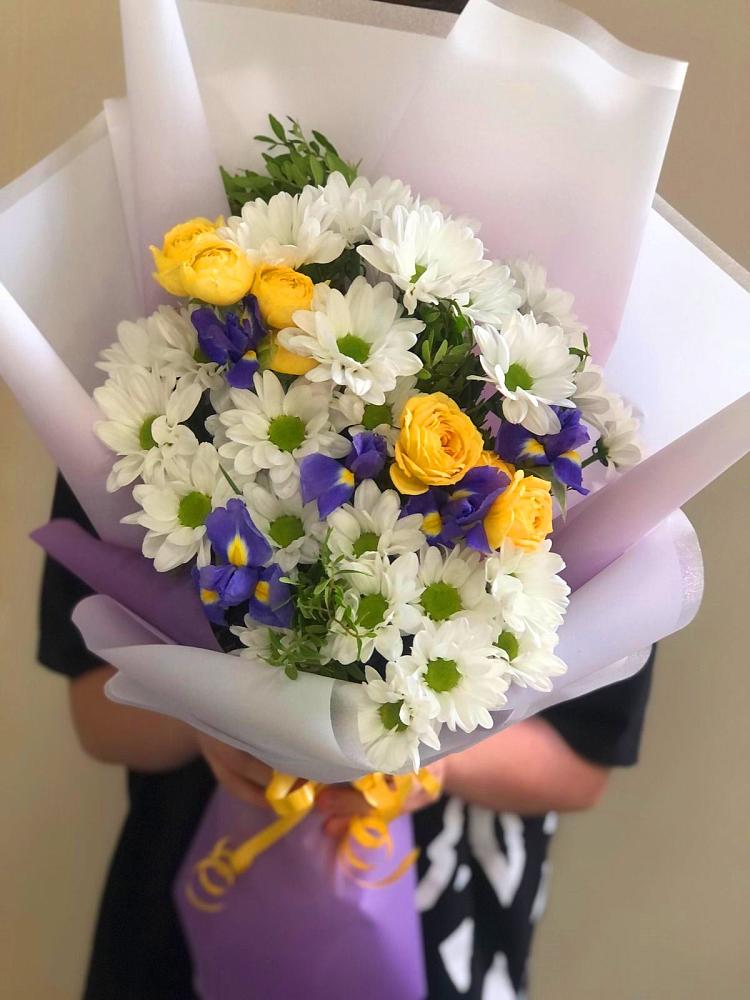 Букет цветов из: Ирисы, Хризантемы и Розы в Тамбовке