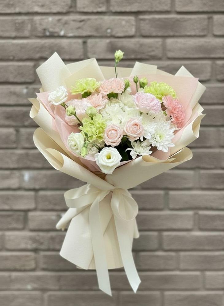 Букет цветов из: Гвоздики, Розы, Лизиантусы и Хризантемы в Тамбовке