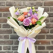 Букет цветов из:  Лизиантусы и Розы в Тамбовке