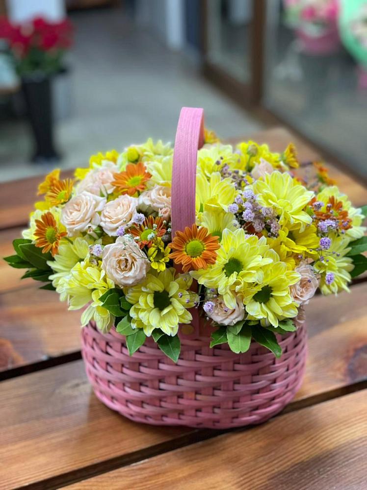 Цветочная композиция из Хризантемы и Розы в корзине в Тамбовке