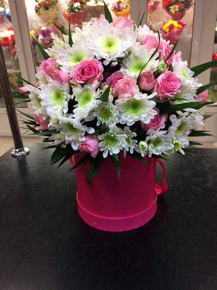 Цветочная композиция из Розы и Хризантемы в шляпной коробке в Тамбовке