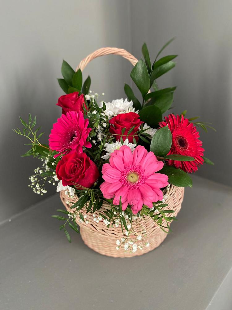 Цветочная композиция из Розы, Хризантемы и Герберы в корзине в Тамбовке