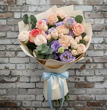 Букет цветов из:  Розы, Лизиантусы и Гвоздики в Тамбовке